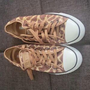 Giraffe sequin converse size 9 shoes